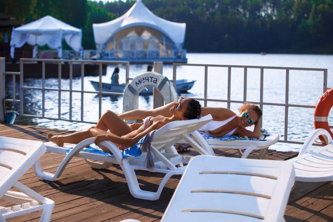 Шезлонг-лежак пластиковый Havana белый 1870x540x300 мм Шезлонг-лежак пластиковый Havana белый 1870x540x300 мм